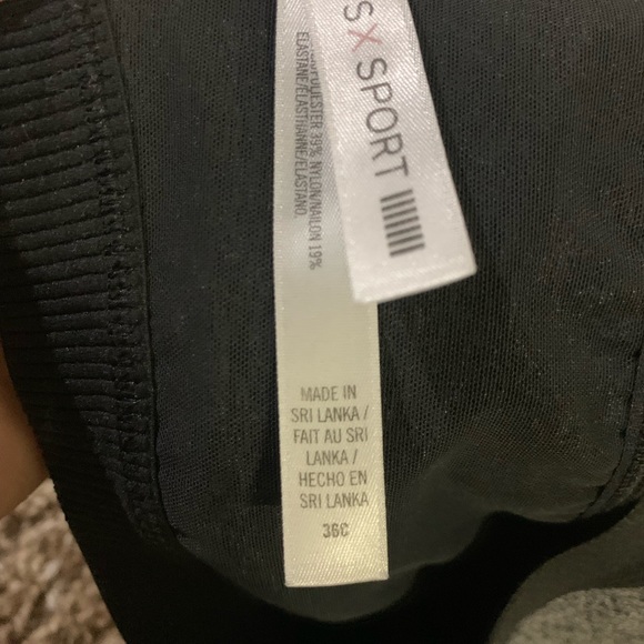 Victoria Secret Incredible Knockout Sports Bra - Picture 8 of 9